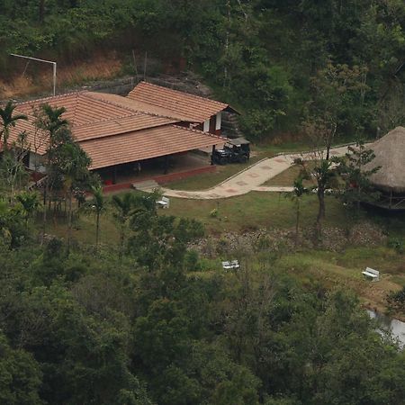 The Kaduhithlu Hotell Sakleshpur Exteriör bild