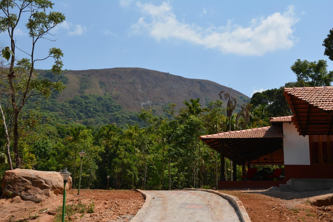 The Kaduhithlu Hotell Sakleshpur Exteriör bild