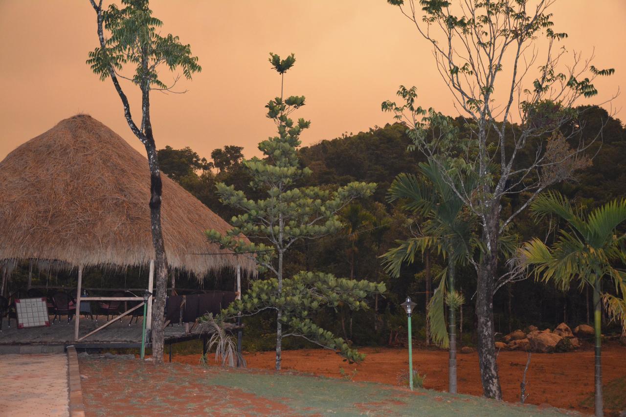 The Kaduhithlu Hotell Sakleshpur Exteriör bild